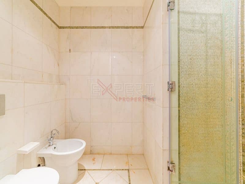 Creek & Skyline View | Fully Furnished | Prime Location - Image 15