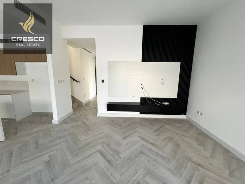 VACANT | HUGE LAYOUT | NEAR TO GARDEN