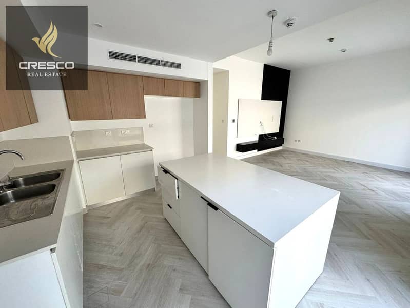 VACANT | HUGE LAYOUT | NEAR TO GARDEN