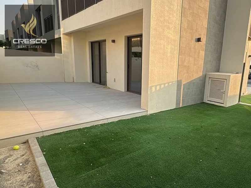 VACANT | HUGE LAYOUT | NEAR TO GARDEN - Image 7