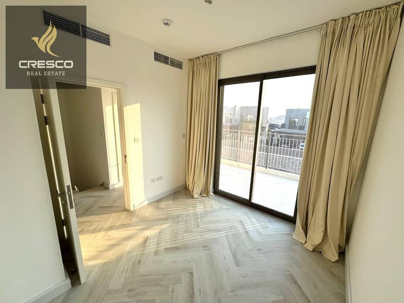 VACANT | HUGE LAYOUT | NEAR TO GARDEN - Image 9