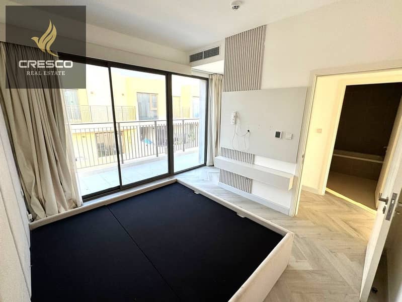 VACANT | HUGE LAYOUT | NEAR TO GARDEN - Image 10