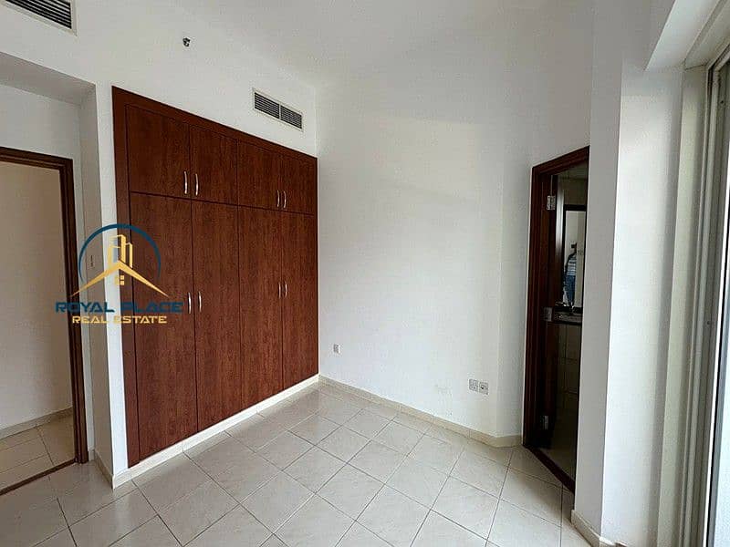 Large Layout | Next to Metro | Vacant Now - Image 7