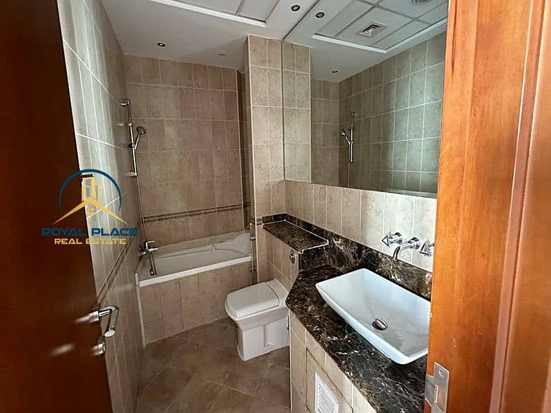 Large Layout | Next to Metro | Vacant Now - Image 11