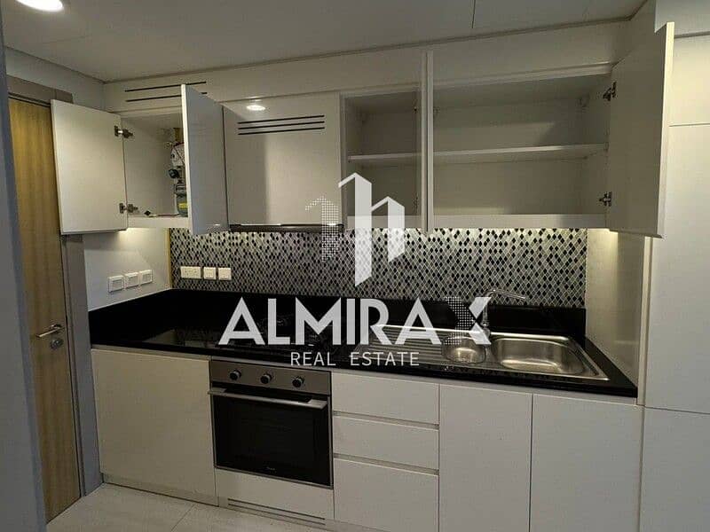 Fully Furnished | Prime Location | High Floor | Good Condition - Image 13