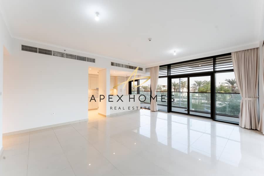 Large Balcony | Corner Unit | Villa View