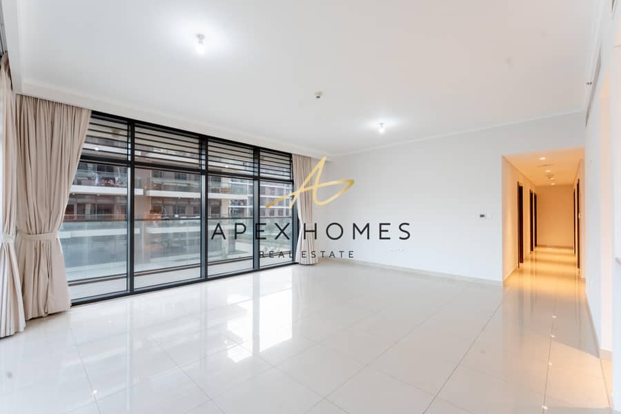 Large Balcony | Corner Unit | Villa View