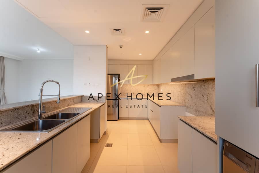 Large Balcony | Corner Unit | Villa View - Image 6