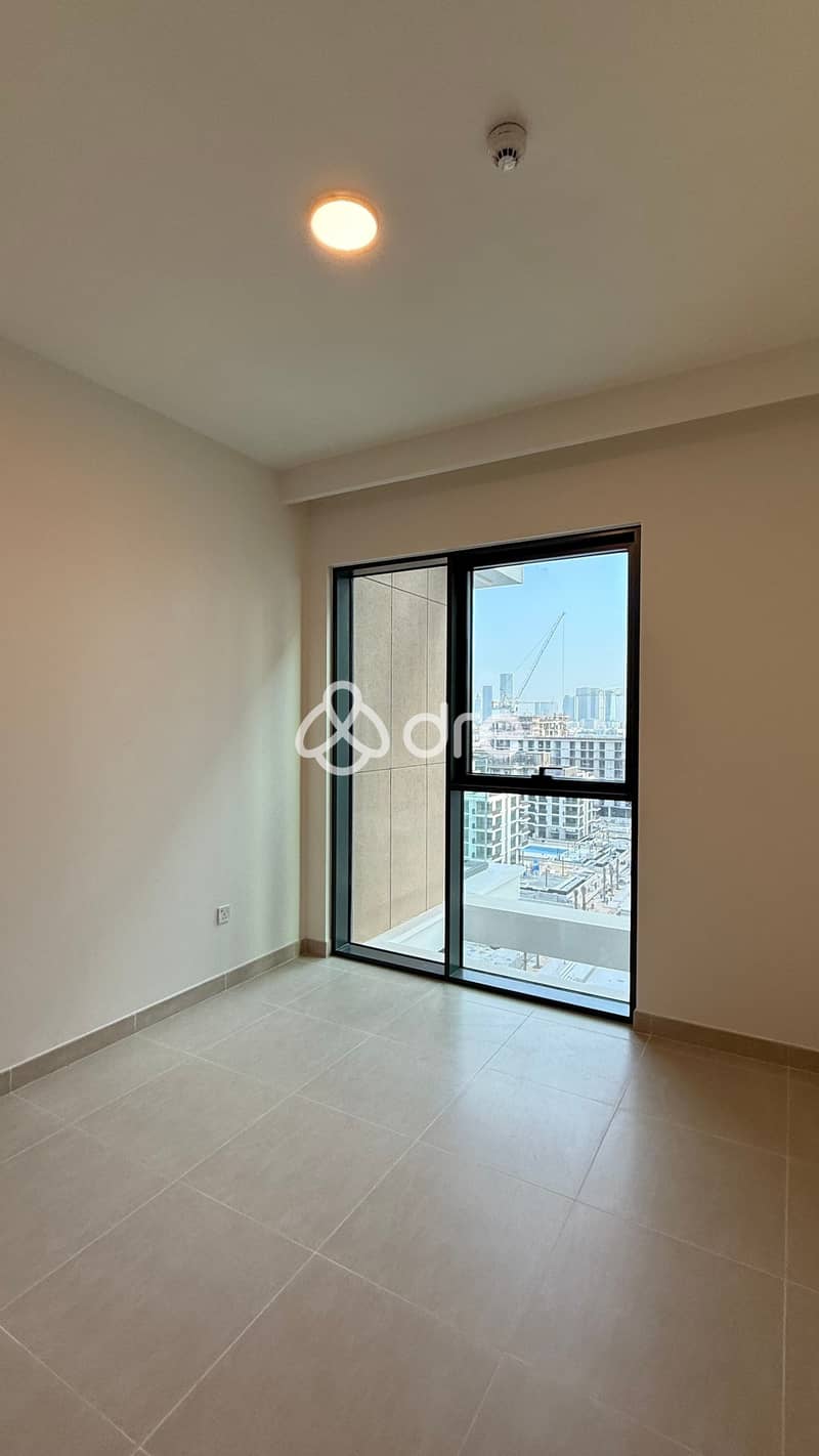 Premium Waterfront Location | Modern Layout - Image 6