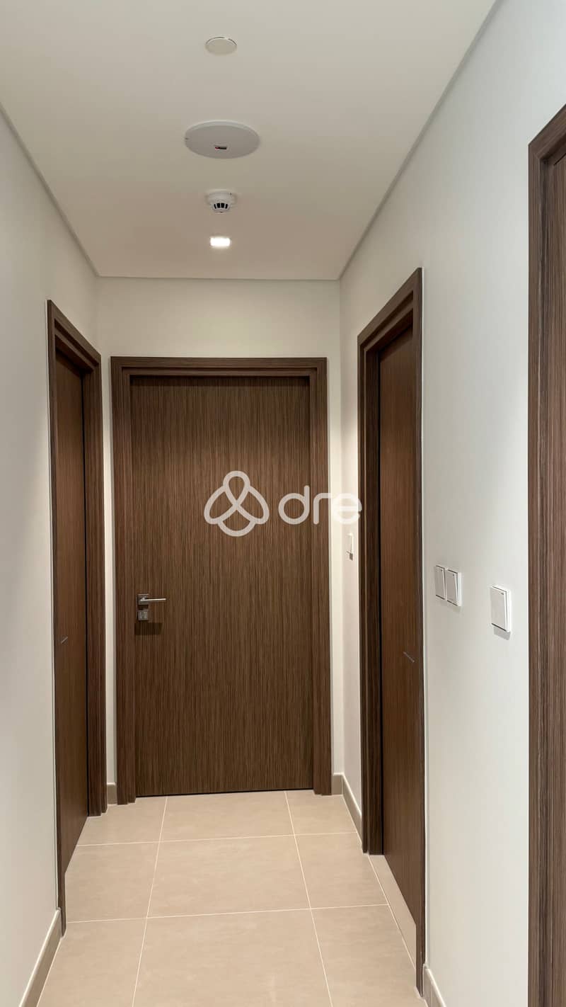 Premium Waterfront Location | Modern Layout - Image 8