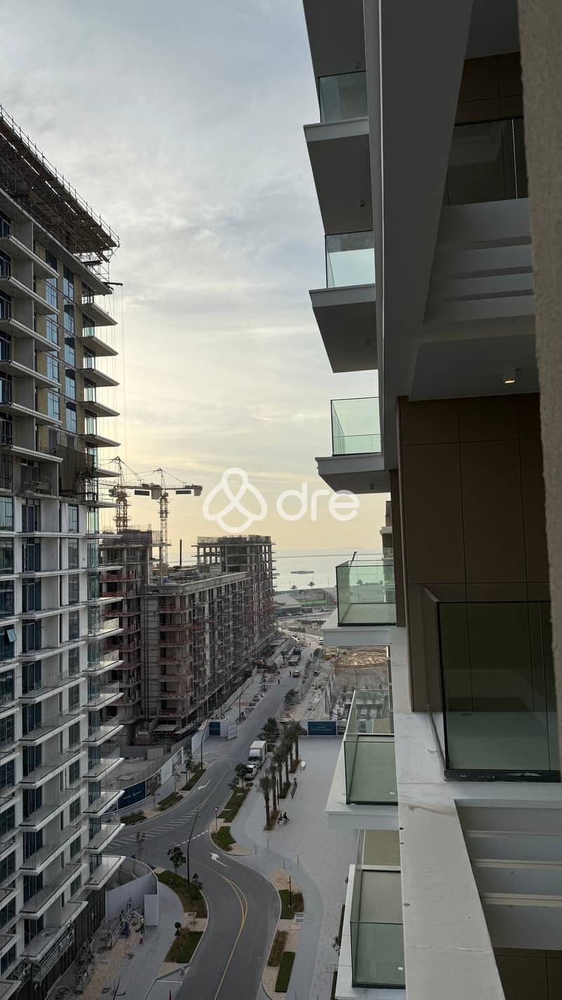 Premium Waterfront Location | Modern Layout - Image 11