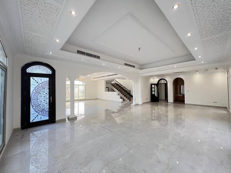 Luxurious Villa | Prime Location |Garden - Image 11