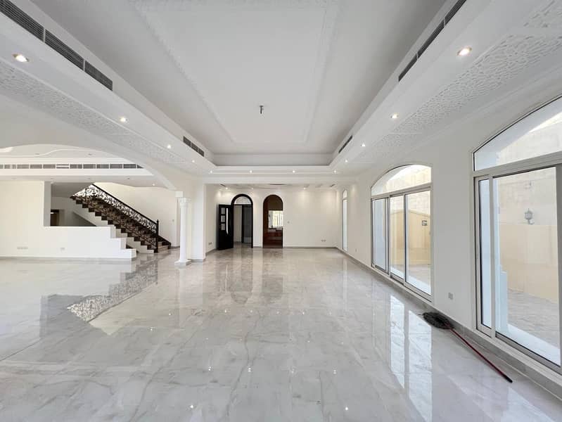 Luxurious Villa | Prime Location |Garden - Image 12