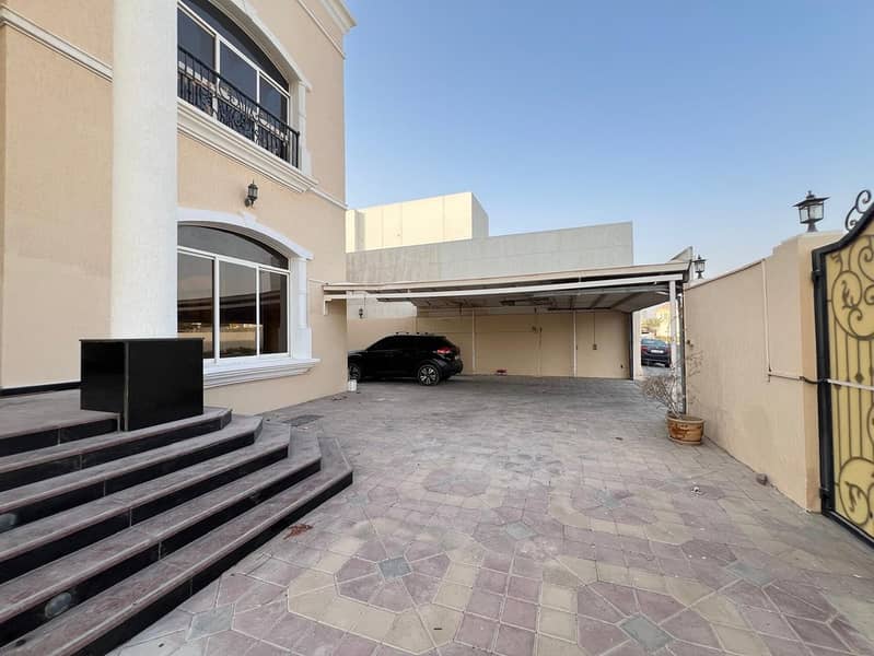 Luxurious Villa | Prime Location |Garden - Image 15