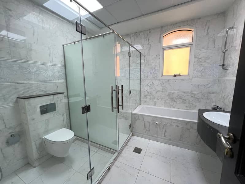 Luxurious Villa | Prime Location |Garden - Image 23