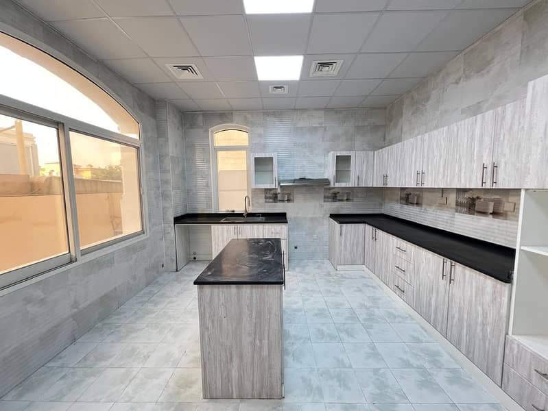 Luxurious Villa | Prime Location |Garden - Image 24