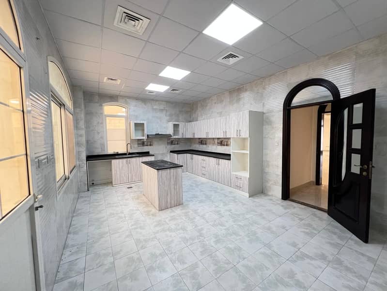 Luxurious Villa | Prime Location |Garden - Image 25