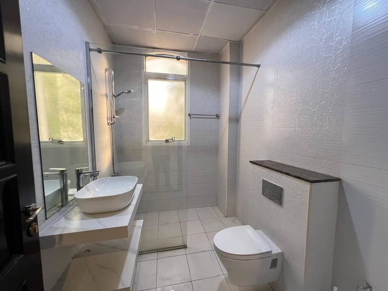 Luxurious Villa | Prime Location |Garden - Image 26