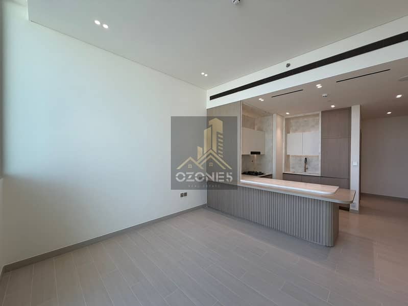 U Shape Kitchen, Middle Floor, Ready To Move In