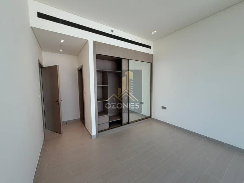 U Shape Kitchen, Middle Floor, Ready To Move In