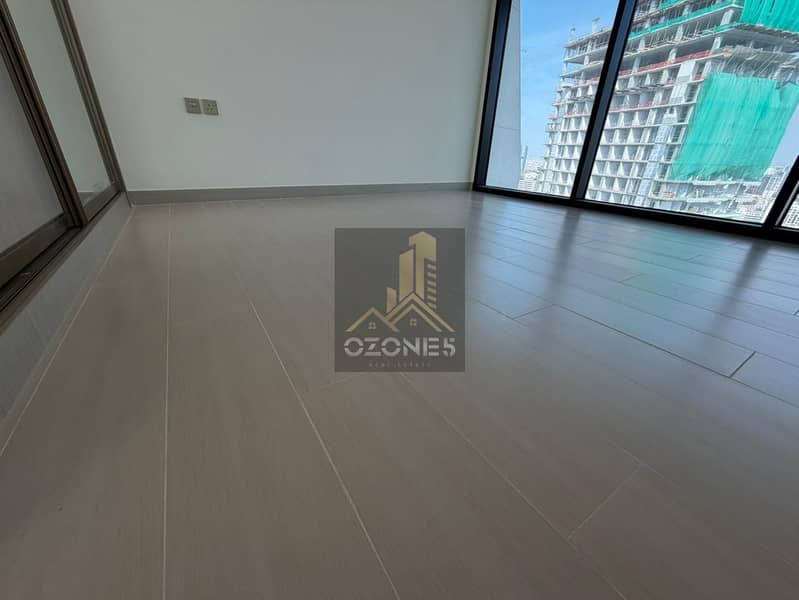 U Shape Kitchen, Middle Floor, Ready To Move In