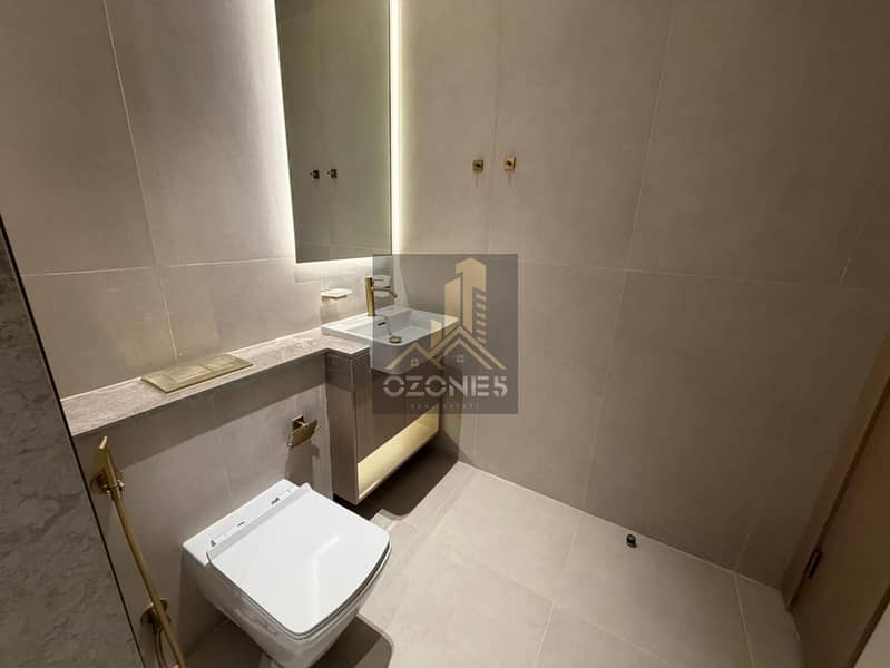 U Shape Kitchen, Middle Floor, Ready To Move In - Image 7