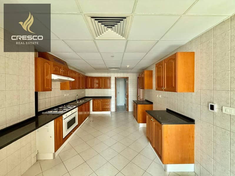 Burj Khalifa View | Largest Layout | Maid Room