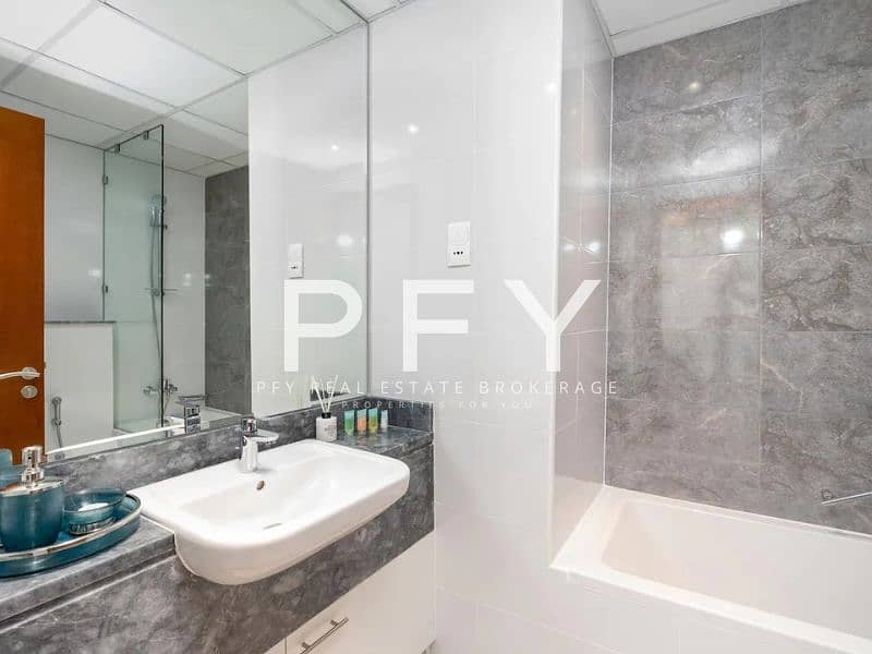 Luxury living | canal view | fully furnished - Image 12