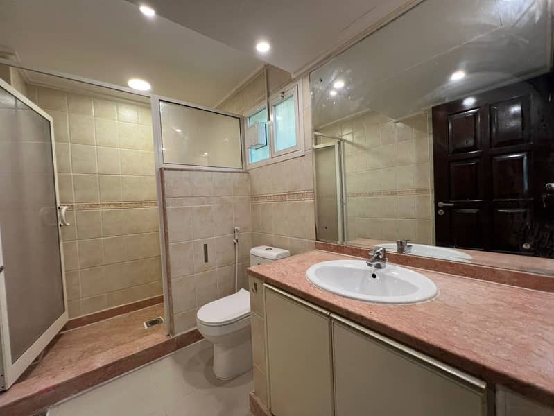 Spacious 3-Bedroom Villa for Rent in Mirdif - Image 12