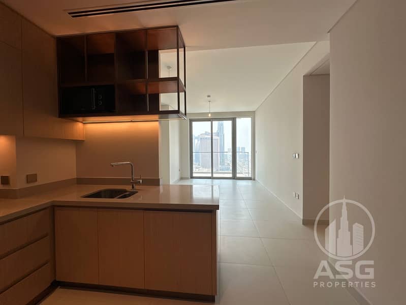 Brand New / Chiller free/ direct Access to Mall