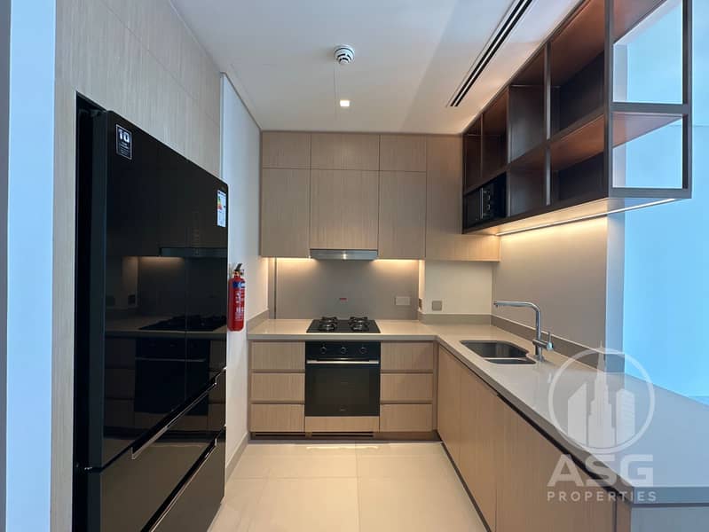 Brand New / Chiller free/ direct Access to Mall