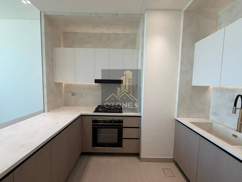 U Shape Kitchen, Middle Floor, Ready To Move In