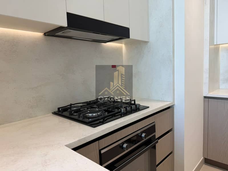 U Shape Kitchen, Middle Floor, Ready To Move In