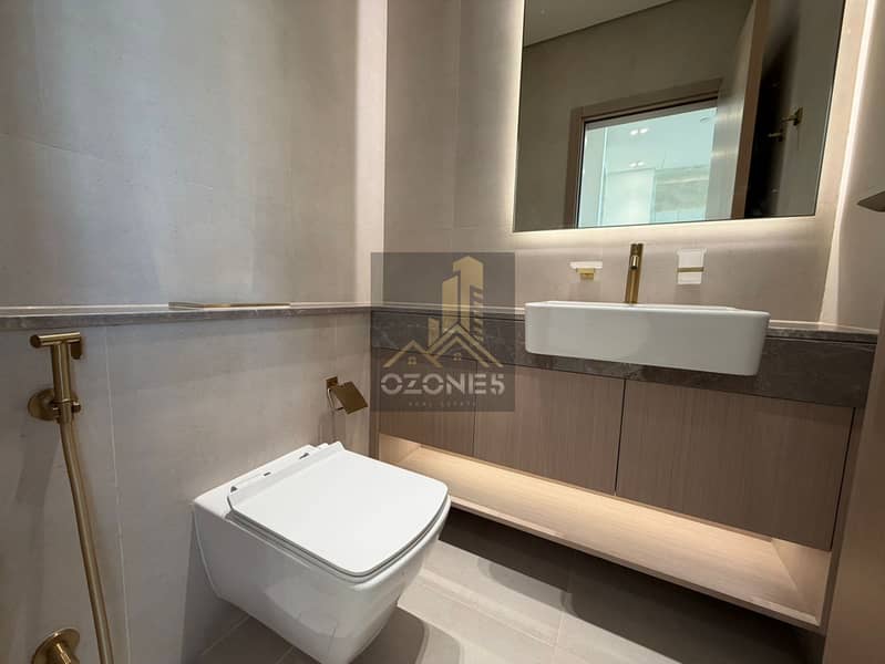 U Shape Kitchen, Middle Floor, Ready To Move In - Image 16