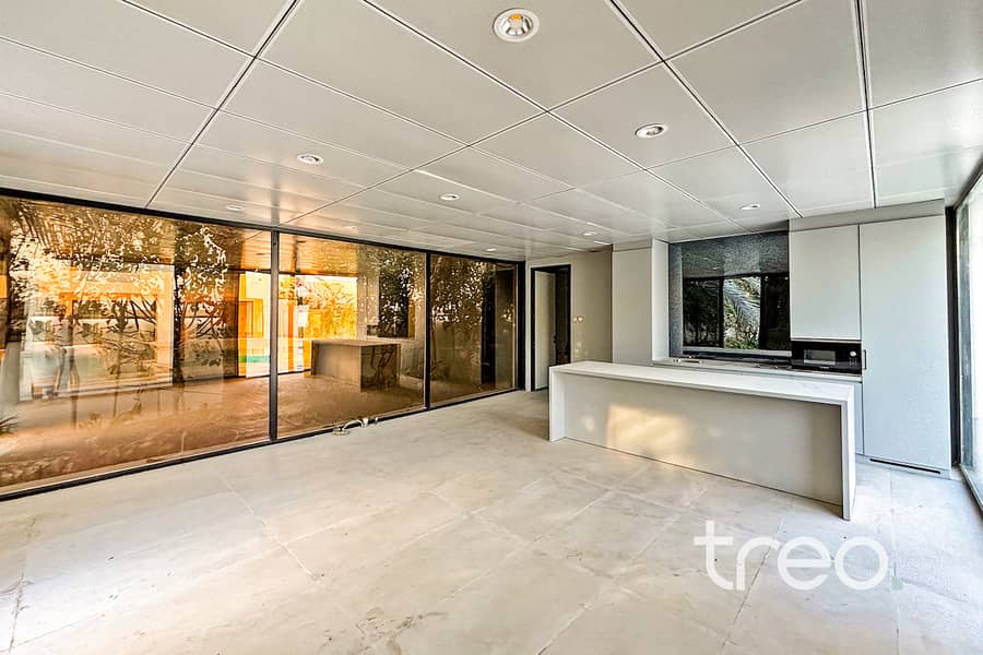 Premium Finish | 4 Bed | Luxury | Massive Plot