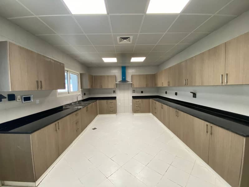 Spacious 5 BR Villa in Nad Al Sheba 4 for Rent - Image 13