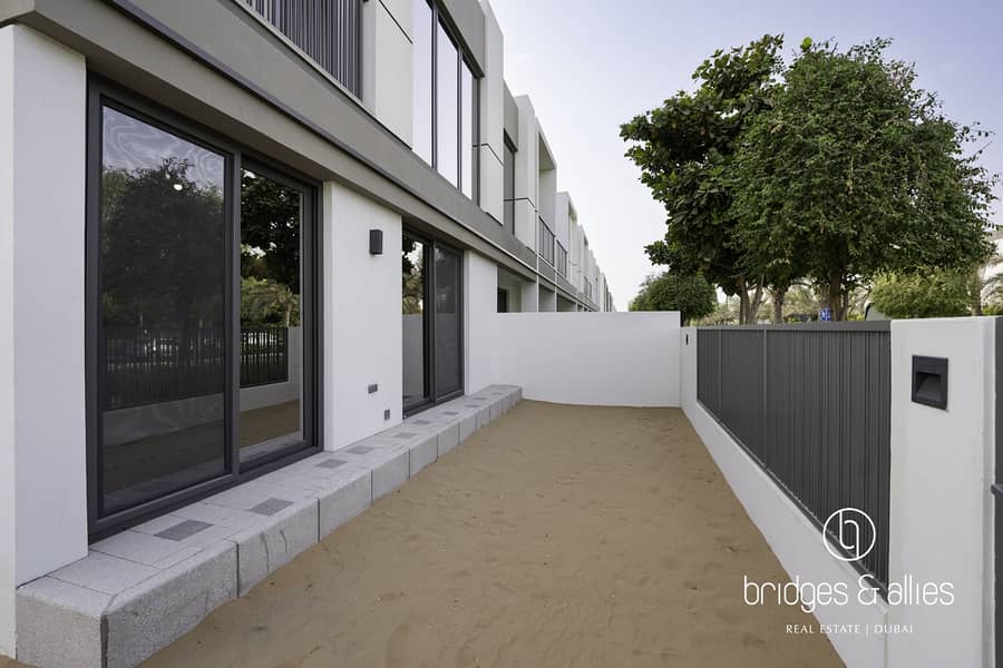 CLOSE TO POOL | CORNER UNIT | NEGOTIABLE PRICE