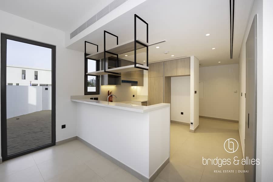 CLOSE TO POOL | CORNER UNIT | NEGOTIABLE PRICE