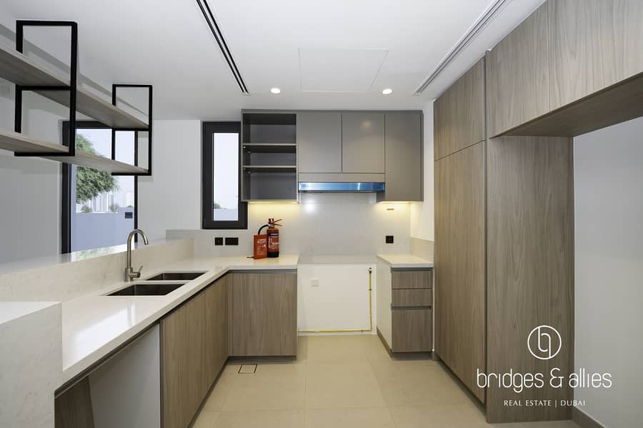 CLOSE TO POOL | CORNER UNIT | NEGOTIABLE PRICE