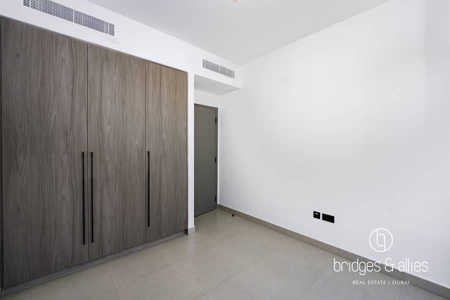 CLOSE TO POOL | CORNER UNIT | NEGOTIABLE PRICE - Image 8