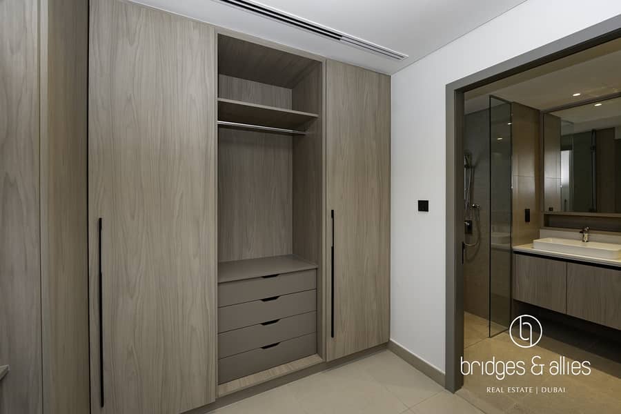 CLOSE TO POOL | CORNER UNIT | NEGOTIABLE PRICE - Image 10