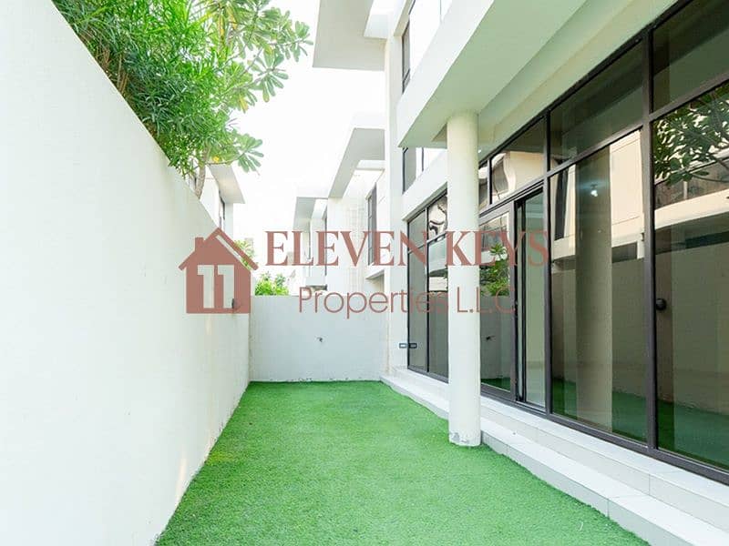 SPACIOUS 3BR+MAID FOR RENT IN TOPANGA / VACANT