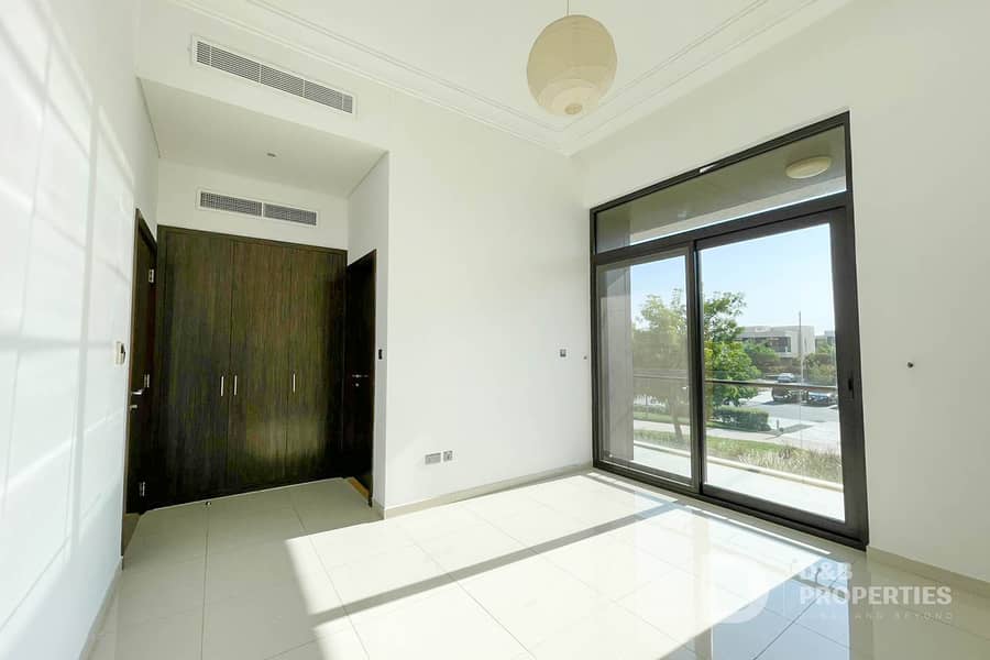 Park Side | Luxury Villa | Open V4 Layout