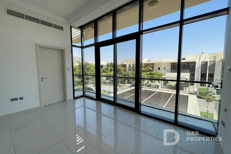 Well Maintained | Vacant | Premium Residential