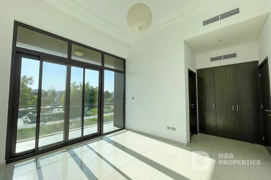 Park Side | Luxury Villa | Open V4 Layout - Image 8