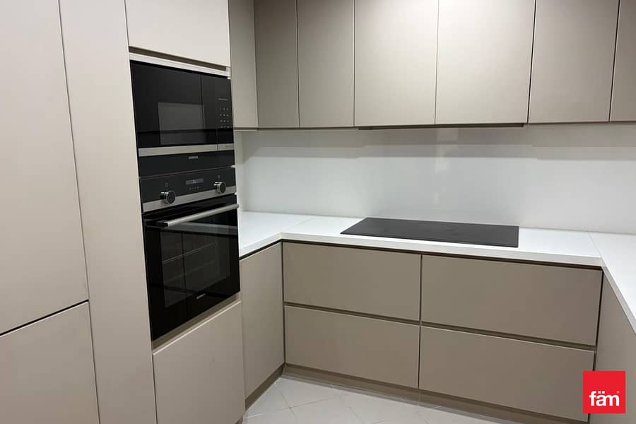 FLIPPING OPPORTUNITY/ VACANT / SEAVIEW / HUGE 1BED - Image 9