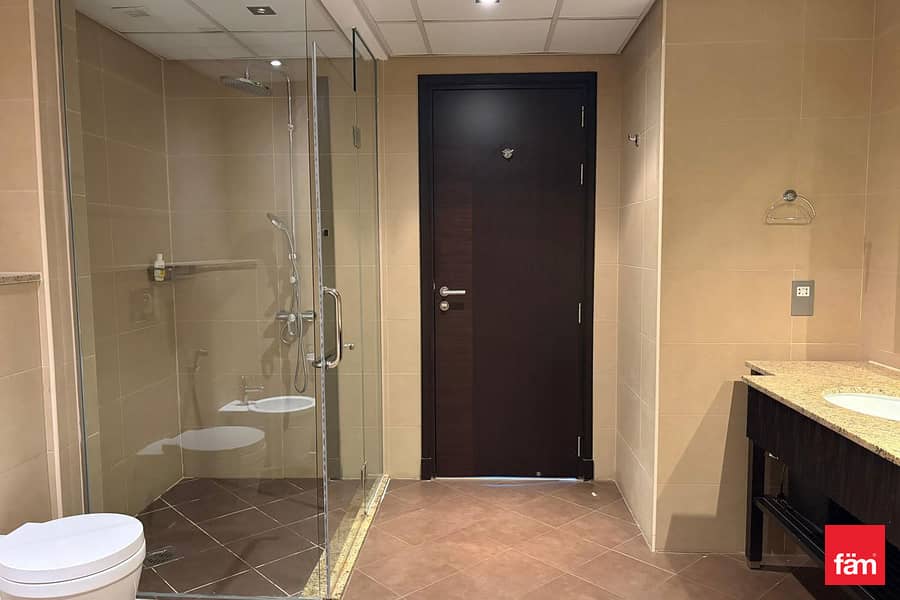 FLIPPING OPPORTUNITY/ VACANT / SEAVIEW / HUGE 1BED - Image 14