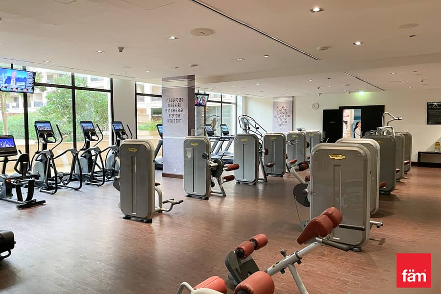 FLIPPING OPPORTUNITY/ VACANT / SEAVIEW / HUGE 1BED - Image 21