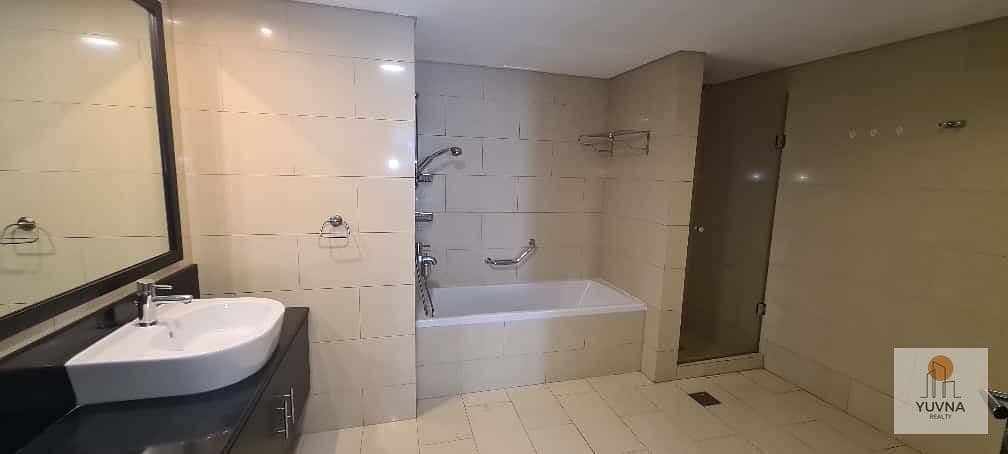 SPACIOUS 3 BEDROOM I PRIME LOCATION I HIGH FLOOR - Image 11