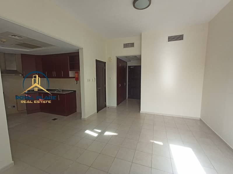 Spacious I Community View I Close to metro